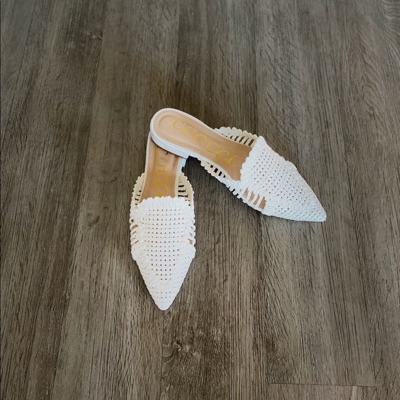 White flats - Picture 2 of 2